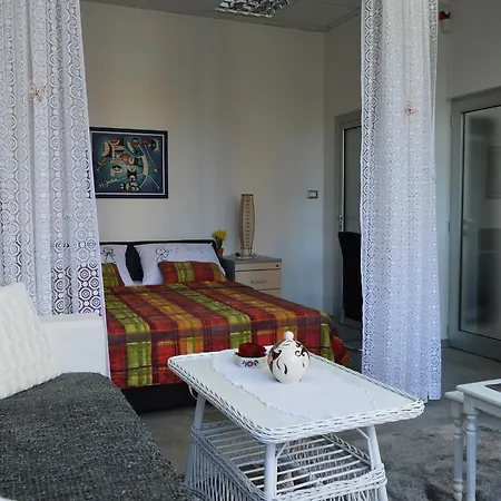 Studio Two Roses شقة