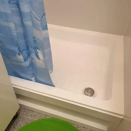 Studio Two Roses سبليت