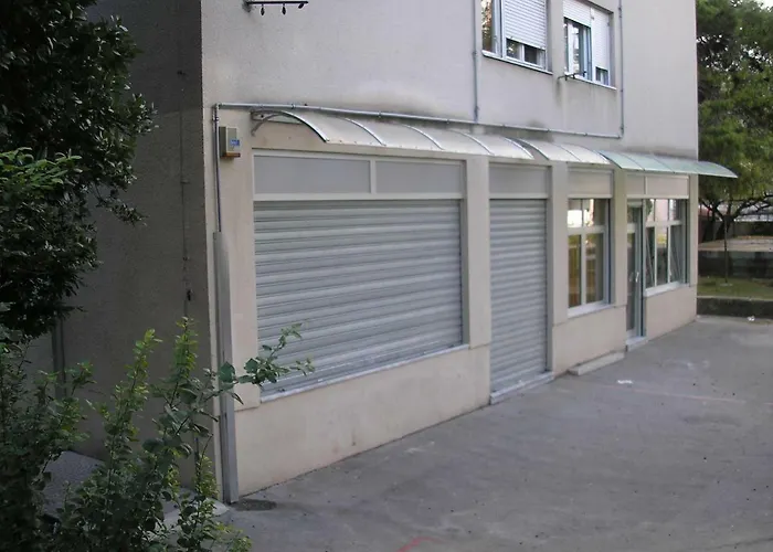 Studio Two Roses Daire Split