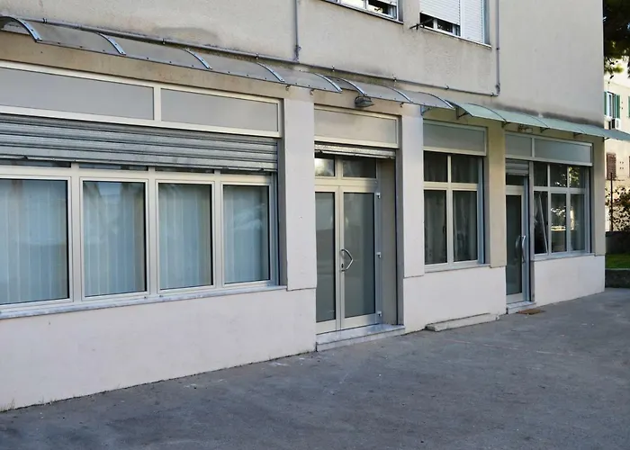 Studio Two Roses Split